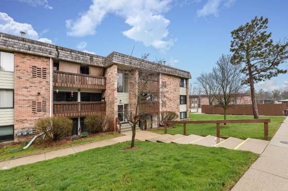 1265 S Maple Road #305, Ann Arbor, MI 48103 photo 2