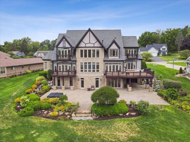 4349 Island View Drive, Fenton