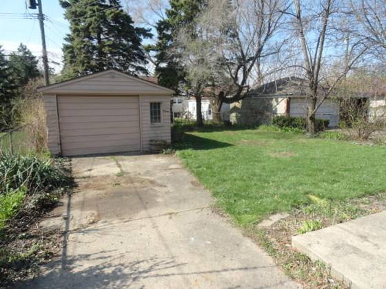 15534 Chestnut Avenue, Eastpointe, MI 48021 photo 2