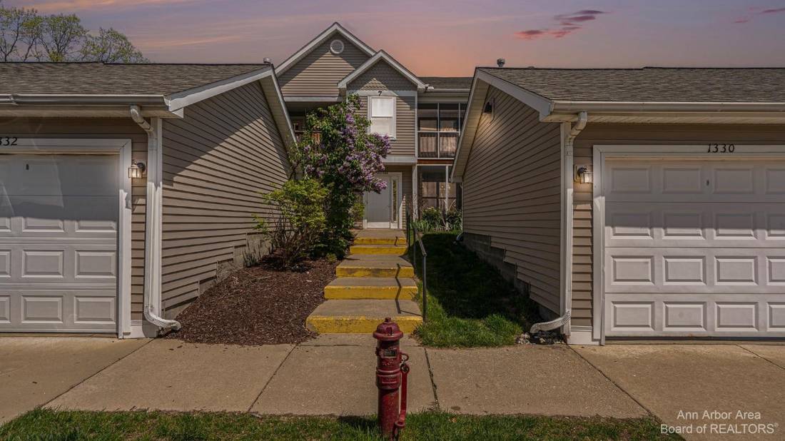 1328 Heatherwood Lane, Ann Arbor, MI 48108