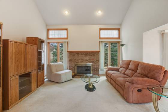 37692 N Laurel Park Drive, Livonia, MI 48152 photo 4