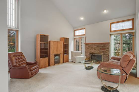 37692 N Laurel Park Drive, Livonia, MI 48152 photo 3