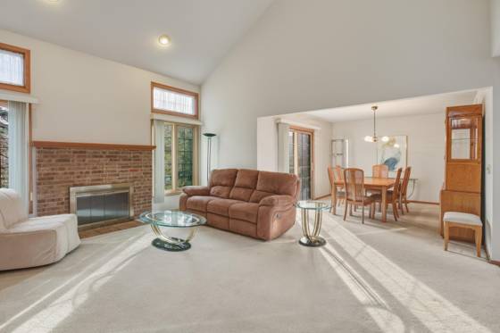 37692 N Laurel Park Drive, Livonia, MI 48152 photo 5
