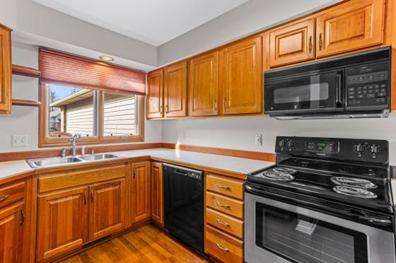 3020 Rivers Edge Drive, Wayne, MI 48184 photo 4