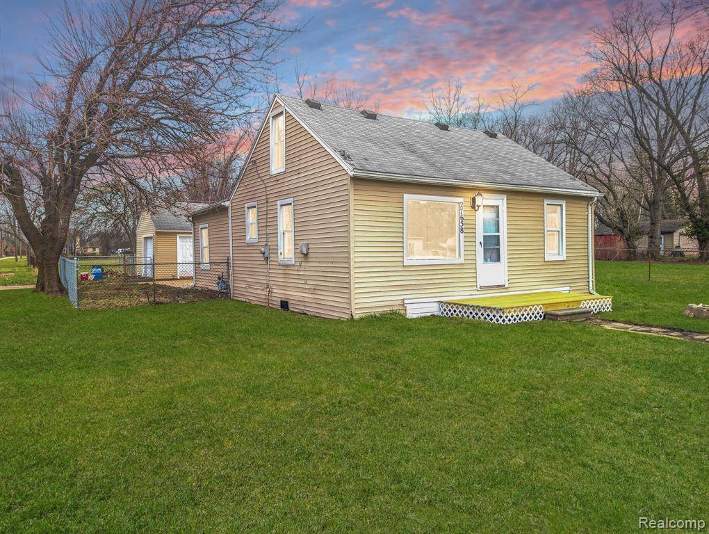 27658 Eton Street, Westland, MI 48186