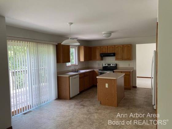 3144 Dunwoodie Road, Ann Arbor, MI 48105 photo 2