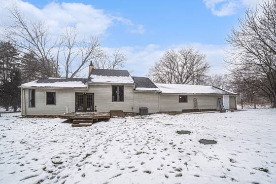 323 S Truhn Road, Fowlerville, MI 48836 photo 2