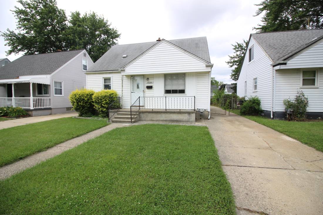 26095 Pattow Street, Roseville, MI 48066