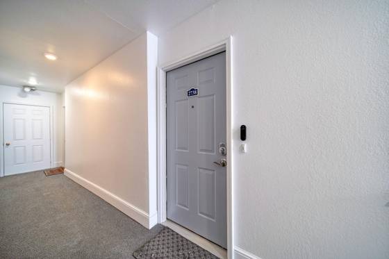 2738 S Knightsbridge Circle, Ann Arbor, MI 48105 photo 2