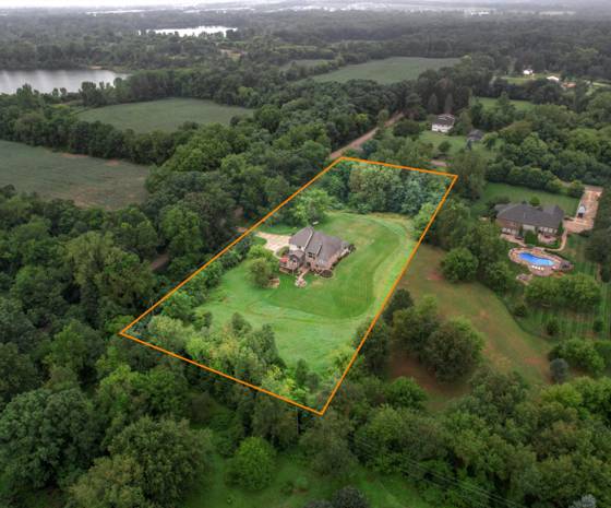 575 E Maple Road, Milford, MI 48381 photo 3
