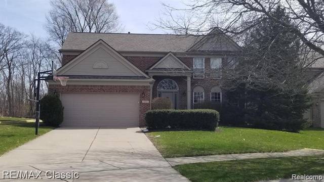 832 Wood Run, South Lyon, MI
