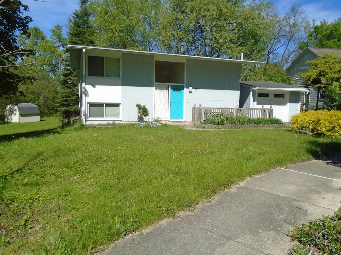 255 Brookside Drive, Ann Arbor, MI 48105