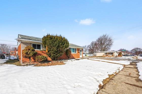 34353 Chope Place, Clinton Twp, MI 48035 photo 2