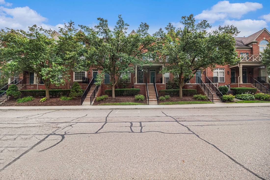 39459 Springwater Drive, Northville, MI 48168