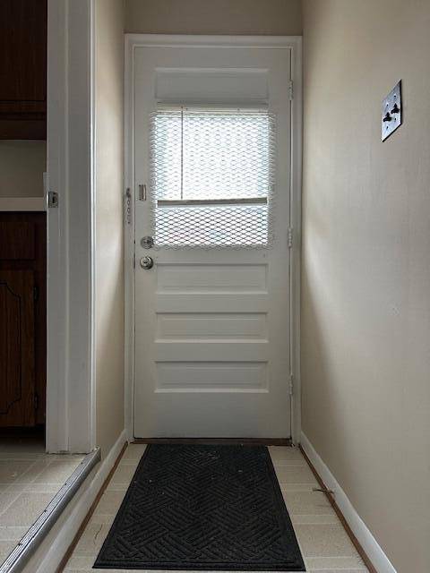 18547 Hillcrest Street, Livonia, MI 48152 photo 5