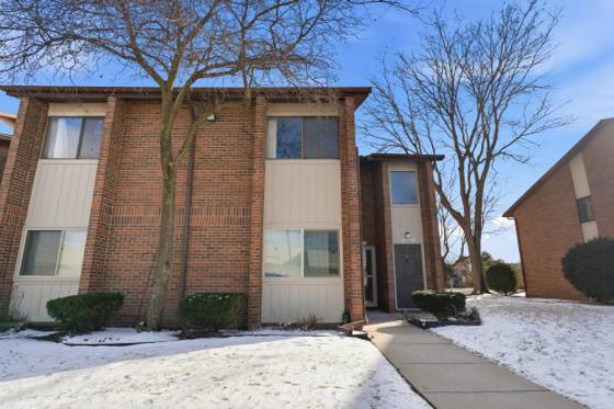 33667 Pondview Circle #151, Livonia, MI 48152 photo 2