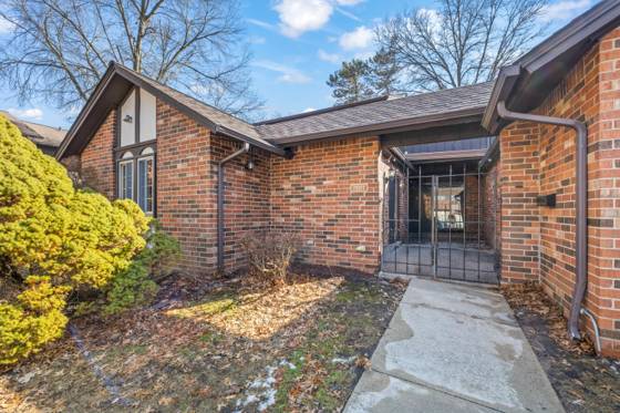 29322 Wellington Road W #111, Southfield, MI 48034 photo 3