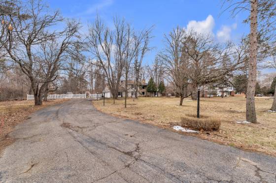 22030 Rougewood Drive, Southfield, MI 48033 photo 3