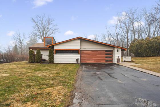 2330 N Pine Center Drive, West Bloomfield, MI 48323 photo 3