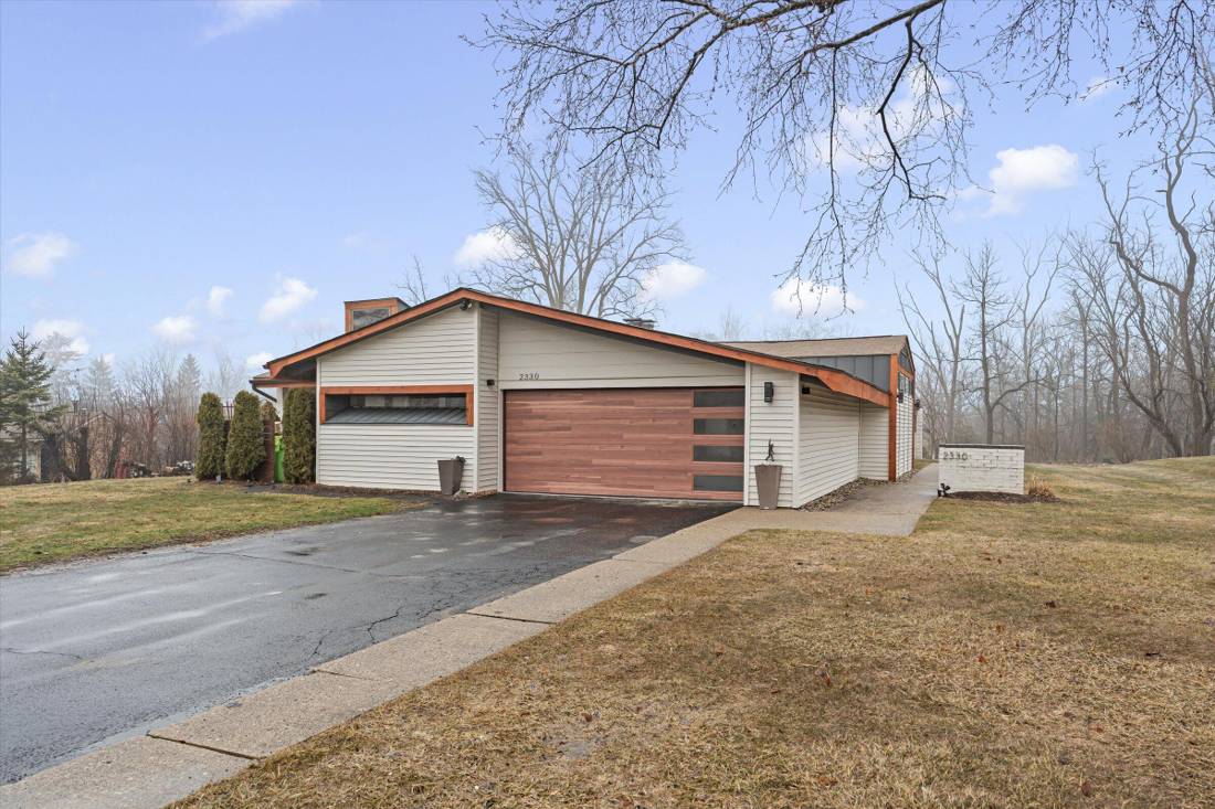 2330 N Pine Center Drive, West Bloomfield, MI 48323