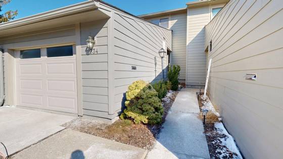 734 Peninsula Court, Ann Arbor, MI 48105 photo 2