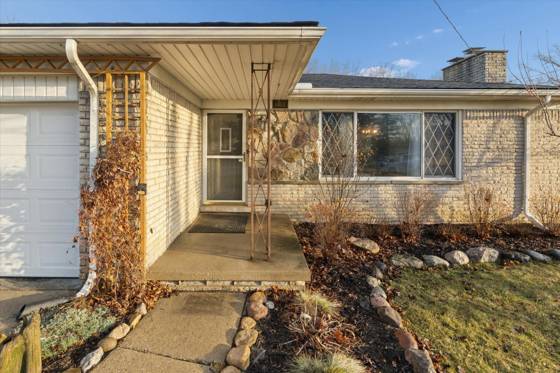640 W Girard Avenue, Madison Heights, MI 48071 photo 3