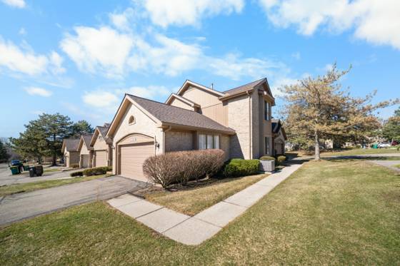 29776 Sierra Pointe Circle, Farmington Hills, MI 48331 photo 3