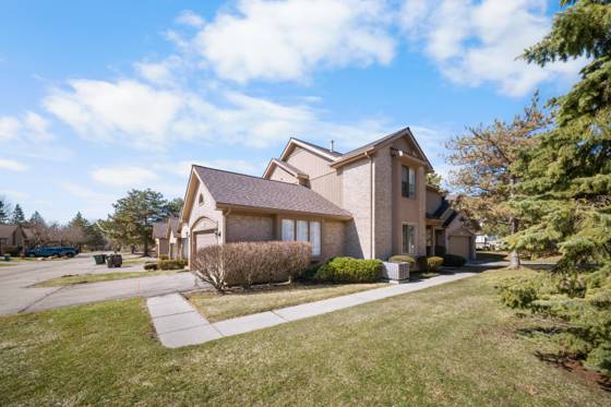 29776 Sierra Pointe Circle, Farmington Hills, MI 48331 photo 4