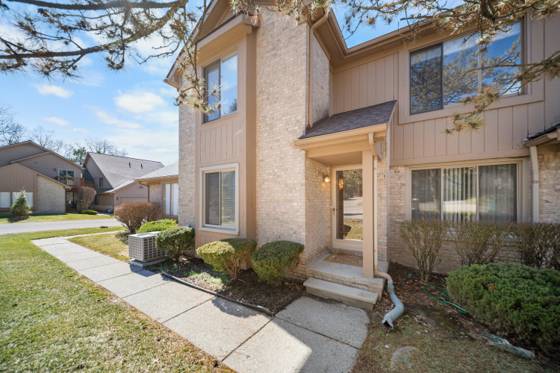 29776 Sierra Pointe Circle, Farmington Hills, MI 48331 photo 5