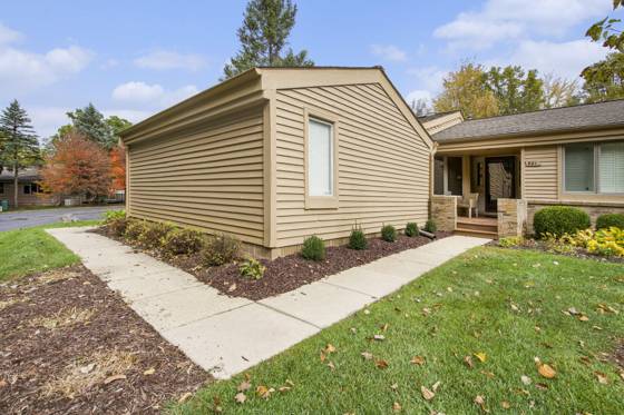501 Woodgrove Drive, Ann Arbor, MI 48103 photo 2