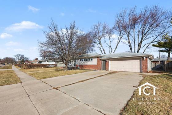 22521 E Schafer Street, Clinton Twp, MI 48035 photo 2