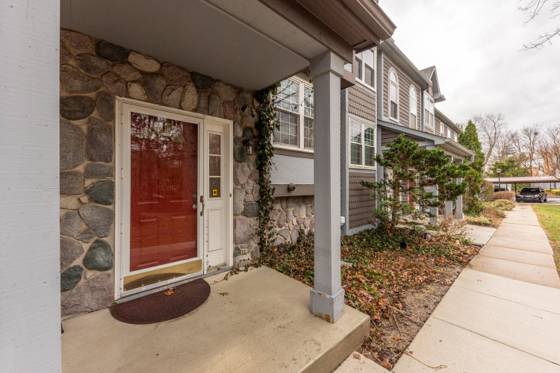 278 Lyn Anne Court, Ann Arbor, MI 48103 photo 2