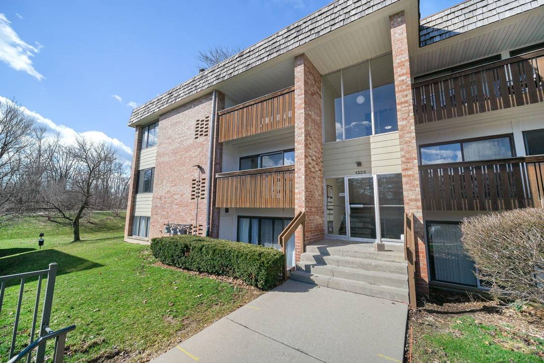 1325 S Maple Road #201, Ann Arbor, MI 48103