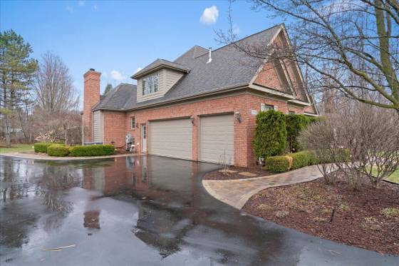 2730 Turning Leaf Drive, Howell, MI 48843 photo 2