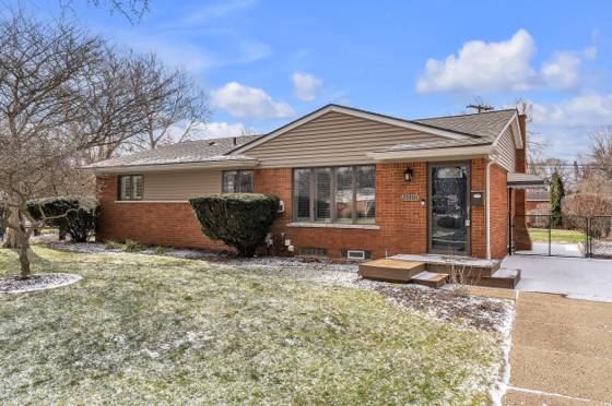 35901 Dover Street, Livonia, MI 48150 photo 2