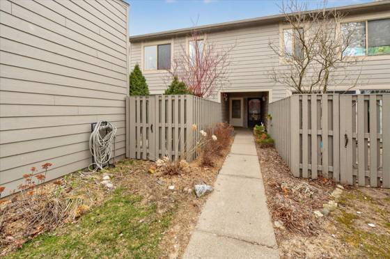 768 Watersedge Drive, Ann Arbor, MI 48105 photo 2