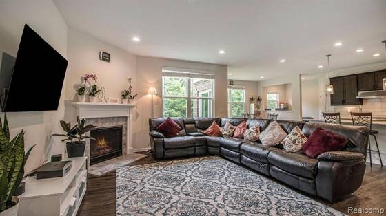 28320 Verona, Novi, MI 48377 photo 2