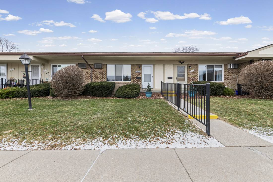 25229 Franklin Terrace, South Lyon, MI 48178