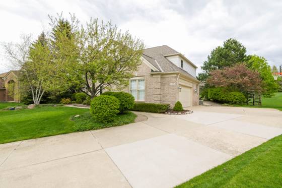 4949 Lexington Court, Rochester, MI 48306 photo 2