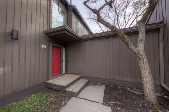 19 Westbury Court, Ann Arbor, MI 48105 photo 2