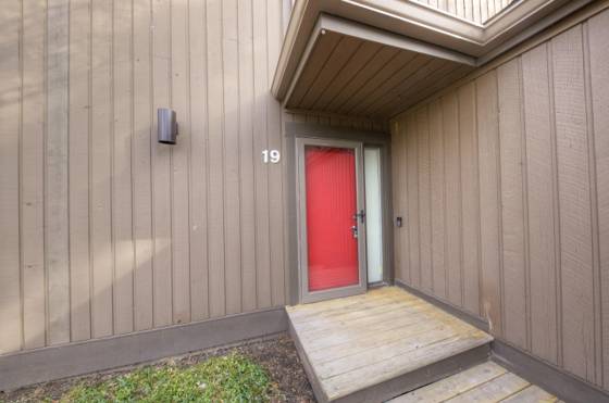 19 Westbury Court, Ann Arbor, MI 48105 photo 3