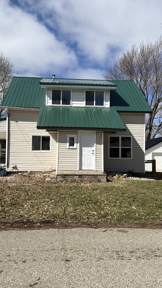 301 N Kennefic Street, Yale, MI 48097 photo 2