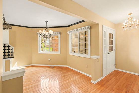 306 Pineknoll Court, Brighton, MI 48116 photo 2
