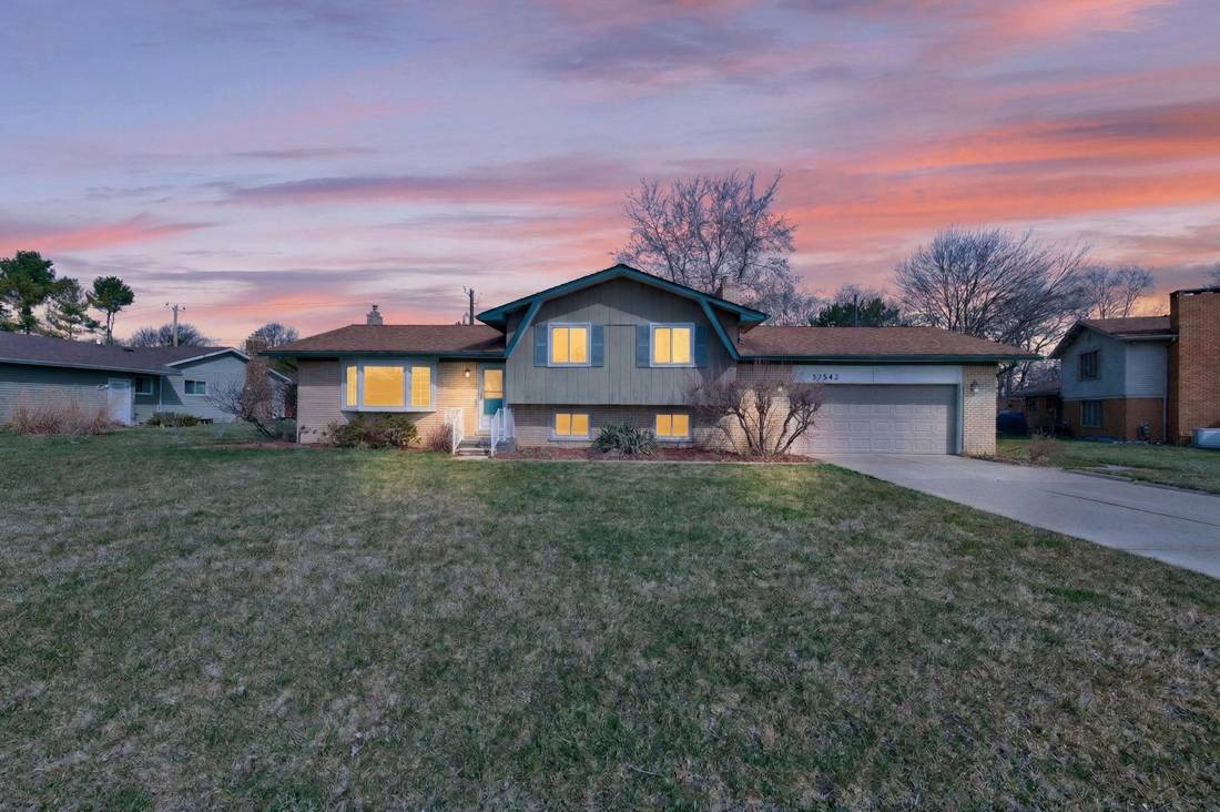 37542 Whitney Drive, Wayne, MI 48184