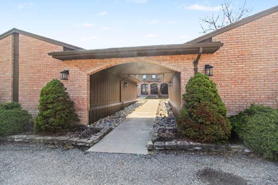 887 Greenhills Drive, Ann Arbor, MI 48105 photo 4