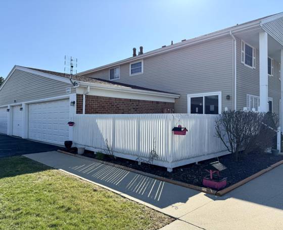 27153 Winchester Street, Brownstown, MI 48183 photo 2