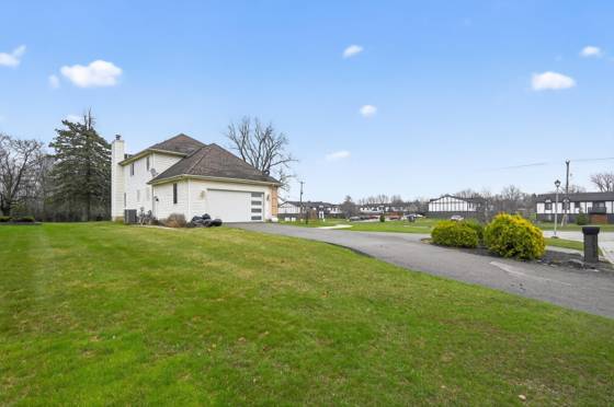 5012 Forest Side Drive, Flint, MI 48532 photo 2