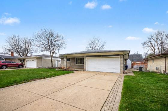 33057 Sherwood Forest Drive, Sterling Heights, MI 48310 photo 2