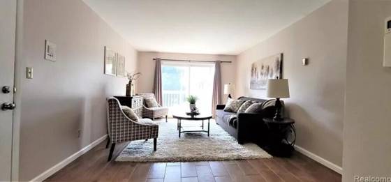2445 Torquay Avenue #211, Royal Oak, MI 48073 photo 3