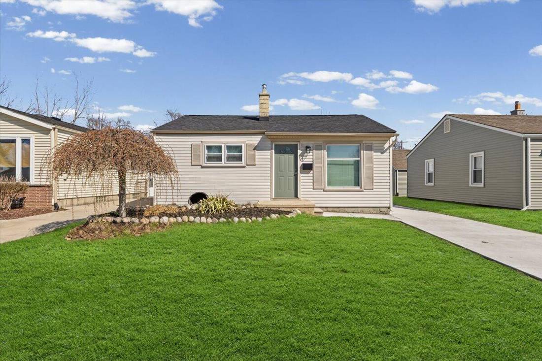 647 E Brockton Avenue, Madison Heights, MI 48071